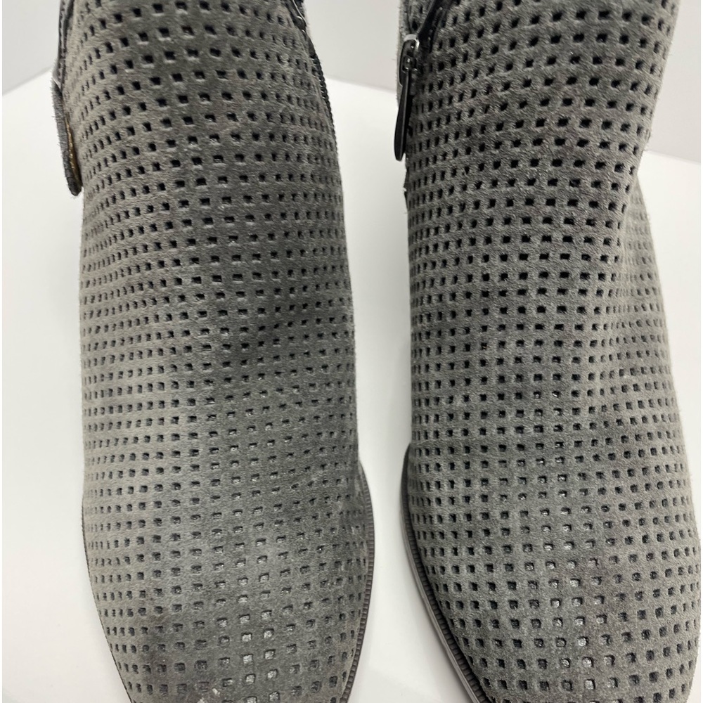 Ladies shoes, size 8